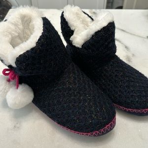 NWOT Totes Faux Fur House Slippers